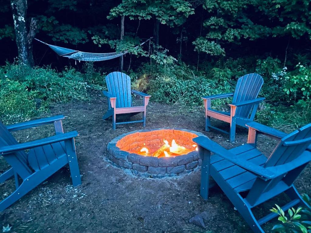 Cozy Cottage With Jacuzzi And Fire Pit And Reading Nook! Livingston Manor Exterior photo