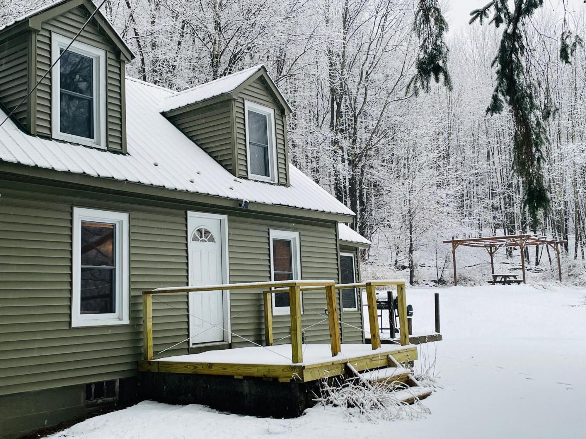 Cozy Cottage With Jacuzzi And Fire Pit And Reading Nook! Livingston Manor Exterior photo