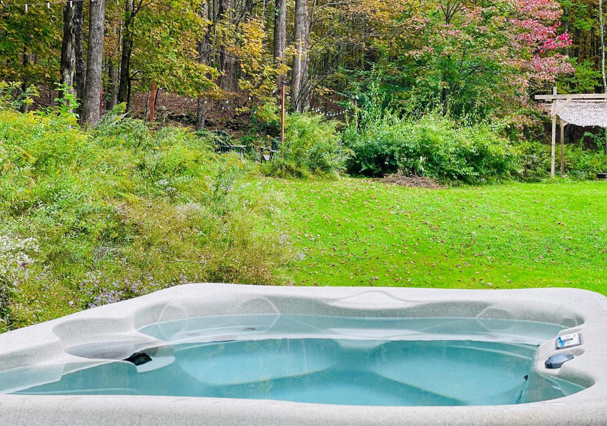 Cozy Cottage With Jacuzzi And Fire Pit And Reading Nook! Livingston Manor Exterior photo